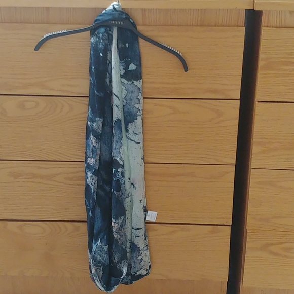 Front Row Society Infinity Scarf - Picture 2 of 4